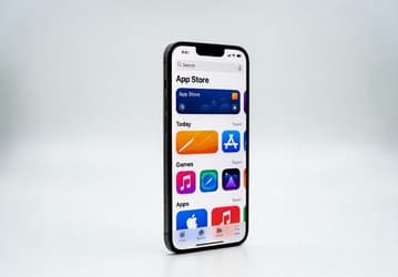 Новых приложений в App Store в апреле 2026 появляется почти вдвое больше, чем годом ранее