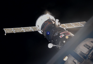 Эффектные кадры отстыковки корабля «Прогресс МС-32», который сгорел в атмосфере, прислали с МКС