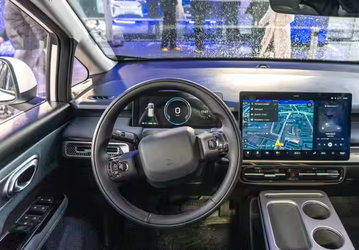 Новый российский автомобиль с «Алисой» и функциями «умного дома»: массовые продажи UMO 5 в России ожидаются в июне 2026 года