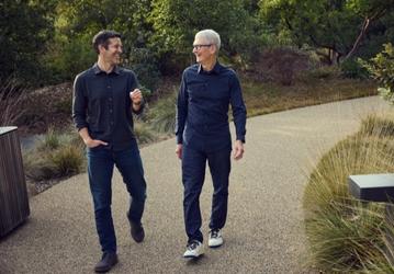 Apple меняет руководство: Тим Кук уходит с поста CEO, новым главой с сентября станет Джон Тернус