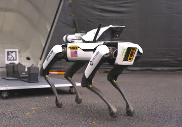 Робот-пёс вышел на работу: DroneDog, оснащенный тепловизором с 20-кратным зумом, уже патрулирует стройки без людей