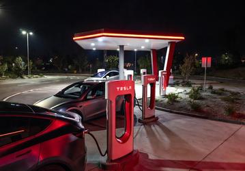 Tesla дарит год бесплатной быстрой зарядки на станциях Supercharger для новых покупателей старших версий Model 3 в Северной Америке