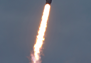 SpaceX запустила две ракеты за день. Илон Маск обещает запускать их каждый час уже через 4-5 лет