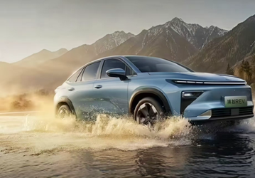 Представлен новый Geely Atlas с запасом хода более 1500 км, который стоит менее 15 000 долларов в Китае