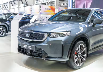 Брат-близнец Geely Tugella, адаптированный для нашей зимы. В России подняли цены на Knewstar 001