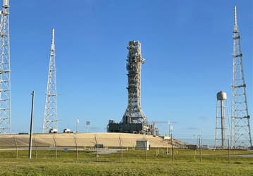 NASA готовит «Артемиду-3»: стартовая платформа возвращается в сборочный корпус