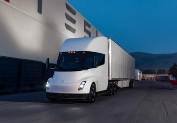 Tesla Semi вышел в серийное производство: первый грузовик собран на новой линии