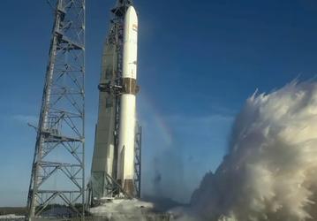 В США рождается еще одна мощная многоразовая ракета: Blue Origin успешно провела огневые тесты ракеты New Glenn перед первым повторным запуском ускорителя