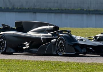 Aston Martin тестирует одноместный гиперкар в духе «Формулы-1» и Valkyrie AMR Pro