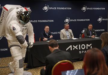 Лунный скафандр от Axiom Space готовят к испытаниям: NASA требует проверки уже в 2027 году