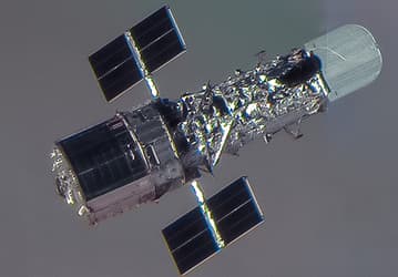Уникальный снимок: космический телескоп Hubble впервые оказался в объективе другого спутника