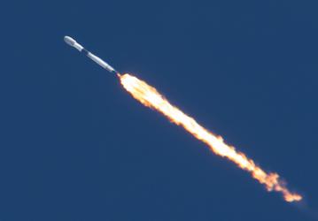 Второй успешный запуск SpaceX за два дня: Falcon 9 отправила на орбиту 24 спутника, первая ступень отработала уже 22 раза