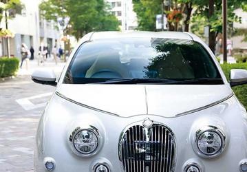 Toyota Yaris, которая косплеит старый Jaguar. Представлен обновленный Mitsuoka Viewt Story, он стал мощнее и дороже