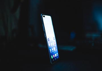 Глава Xiaomi предупредил о росте цен на флагманские смартфоны до 1500 долларов