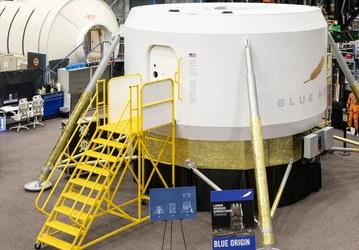 NASA начало тренировки с полноразмерным макетом лунного корабля Blue Origin — гонка со SpaceX за высадку на Луну ускоряется