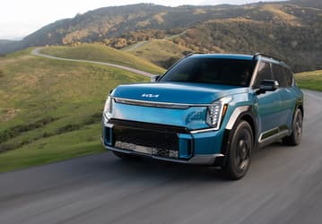 Флагманский кроссовер Kia за 55 тысяч долларов превратился в недвижимость: у владельцев Kia EV9 массово выходят из строя батареи