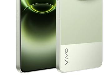 Один из лучших камерофонов в мире — уже в России. Стартовали продажи Vivo X300 Ultra, за него просят 160 тыс. рублей