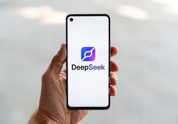 После обвала цен DeepSeek оказался значительно дешевле конкурентов: примерно в 12–19 раз дешевле, чем GPT-5.5 и Claude Opus 4.7