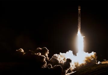 Falcon 9 идёт на рекорд: 33-й полёт одной ступени и сразу 45 спутников на орбите
