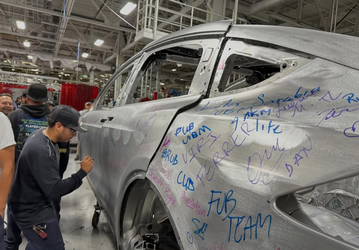 Конец эпохи: сотрудник Tesla показал последний из выпущенных Model X, завод переделывают под роботов
