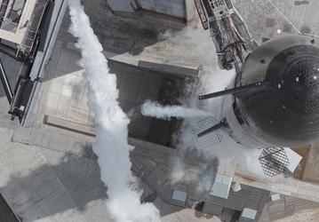 Starship равен всей МКС по полезному объёму, он может вместить более 100 спутников и секции самолётов Boeing 737: но для создания МКС потребовалось 42 запуска