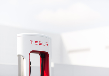 Tesla пытается решить проблему, связанную с зарядными станциями Supercharger: пилотная программа виртуальной очереди уже работает в Калифорнии