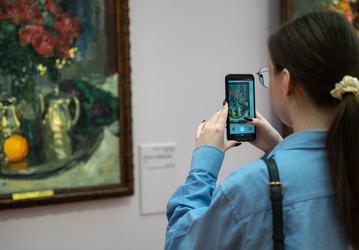 Нейросеть «ГигаЧат» Сбера превратит посещение Третьяковки в личный разговор об искусстве