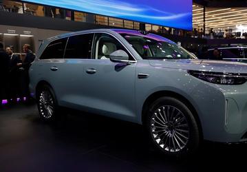 Заменитель Toyota Grand Highlander с официальной гарантией и в два раза мощнее: большой семейный кроссовер Wey V9X протестировали морозом перед выходом в России
