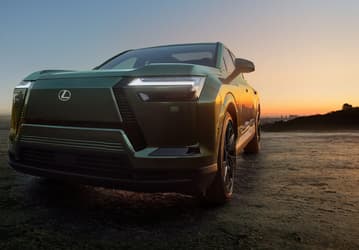 Такого Lexus еще не было. Представлен совершенно новый Lexus TZ: огромный экран, 420 л.с., полный привод, 6 мест