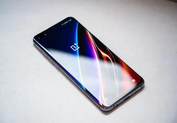 Смартфоны OnePlus Turbo 6X и OnePlus Turbo 6X Pro получат совершенно разные экраны