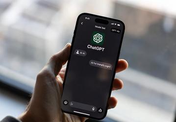 От большого альянса к конфронтации: OpenAI обвиняет Apple в некачественной интеграции ChatGPT в iOS, при этом Сэм Альтман переманил более 40 ведущих инженеров компании из Купертино