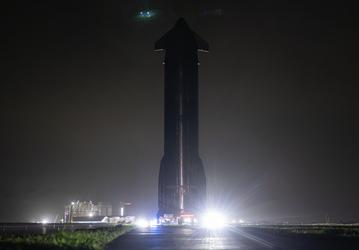 Starship нового поколения доставили на стартовую площадку. Корабль должны состыковать с Super Heavy уже 9 мая