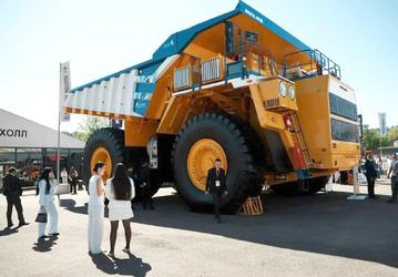 Белорусы обошли Caterpillar и Liebherr. Представлен БелАЗ-7530Р — первый в мире 220-тонный карьерный самосвал на сжиженном природном газе