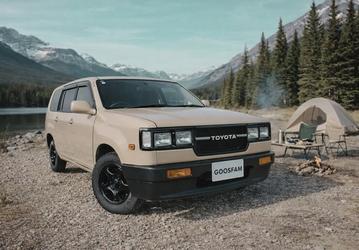 Беспощадный японский тюнинг превратил самую дешевую Toyota в стилизованную версию классического Toyota Land Cruiser