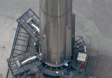 Космический гигант: ракетный ускоритель Super Heavy Booster B20 показали с необычного ракурса