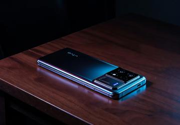 Камерофон Vivo X500 получит новый дизайн, небольшой дисплей и аккумулятор до 8000 мА•ч