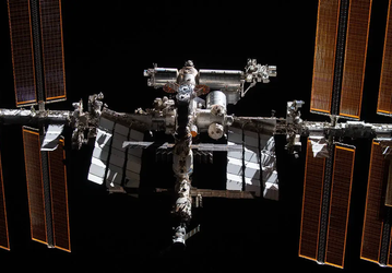 NASA: вопрос с трещинами на МКС так и не решён, «Роскосмос» приостановил запланированные работы