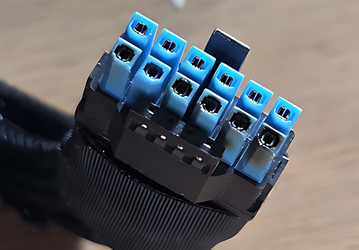 Таких случаев становится всё больше: кабель питания Sapphire RX 9070 XT Nitro+ расплавился, в замене по гарантии отказали