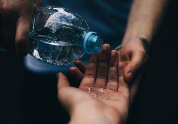 В Корее создали капсулу, которая сама тестирует и обеззараживает воду без батареек и химии