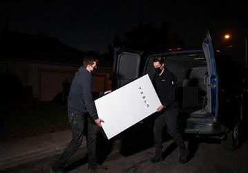 У Tesla крадут целые грузовики с аккумуляторами на миллионы долларов: раскрыта преступная схема