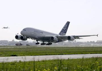 У Airbus A380 могут трескаться крылья — EASA потребовало срочно проверить 16 самолетов