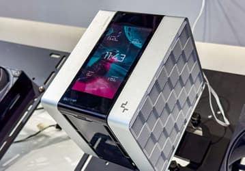 DeepCool показала на Computex 2026 кулеры с испарительной камерой VC 2.0, СЖО с изогнутым AMOLED-экраном на 6,67 дюйма и «аквариумы»