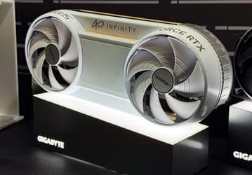 Gigabyte показала RTX 5080 в дереве — видеокарту Aorus GeForce RTX 5080 Infinity Wood