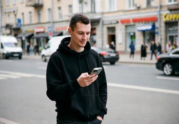 За авторизацию на российских ресурсах через Apple ID и Google теперь грозит штраф до 700 тыс. рублей. Он будет применяться к владельцам сайтов и приложений