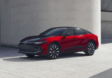 Toyota наконец исправила главный недостаток Crown, но за это придется доплатить: представлен Toyota Crown 2027 — с полным приводом в базе