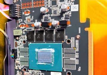 GeForce RTX 5060, на которую в теории можно подать до 675 Вт мощности. Yeston представила версию с кулером и GPU от RTX 5070