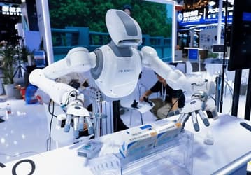 Китайская BrainCo представила роботов, которыми можно управлять силой мысли