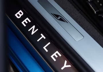 Bentley решила проблему «тишины электромобилей» оркестром: звук V8 заменили живыми барабанами и струнными