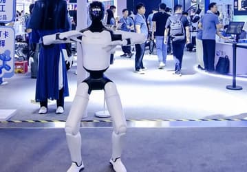 Китай представил ещё 4 новых робота с ИИ — от гуманоидов до «умной» роботизированной руки