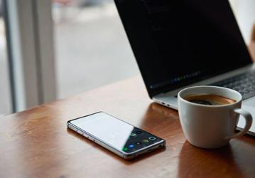 Samsung заняла первое место, Apple установила рекорд, а Xiaomi, Oppo и Vivo резко просели. Ситуацию на рынке смартфонов изучили в Counterpoint Research